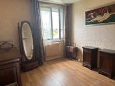 SAINT JEAN DE LA RUELLE au pied du Tram Rol Tanguy Appartement en bon état de près de 70m2
