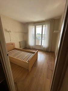 SAINT JEAN DE LA RUELLE au pied du Tram Rol Tanguy Appartement en bon état de près de 70m2