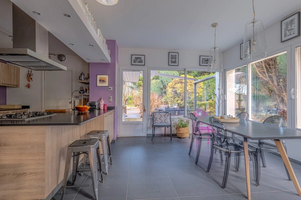 Maison à vendre 6 pièces CAILLOUX SUR FONTAINES (69) piscine calme