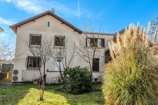 Maison à vendre 6 pièces BRON (69) rue calme Stade J Jaurès