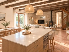 LOCMARIA-GRAND-CHAMP – Longère en pierre rénovée, lumineuse et pleine de charme vie de plain-pied