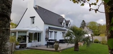 PROPRIETE RENOVEE CAMPAGNE CHIC AVEC PISCINE, DEPENDANCES ET PARC ARBORE CLOS   A BRECH (56)