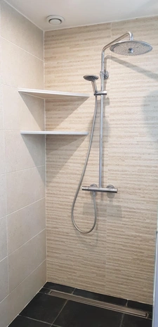 PROPRIETE RENOVEE CAMPAGNE CHIC AVEC PISCINE, DEPENDANCES ET PARC ARBORE CLOS   A BRECH (56)