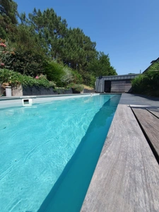 Maison d’architecte vie de plain pied chambre parentale  en RDC  avec piscine chauffée proche plages  ARRADON (56)