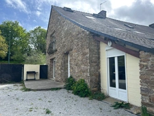 CHARMANTE LONGERE 200 m² BOURG DE GRAND-CHAMP (56)