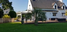 PROPRIETE RENOVEE CAMPAGNE CHIC AVEC PISCINE, DEPENDANCES ET PARC ARBORE CLOS   A BRECH (56)