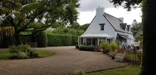 PROPRIETE RENOVEE CAMPAGNE CHIC AVEC PISCINE, DEPENDANCES ET PARC ARBORE CLOS   A BRECH (56)
