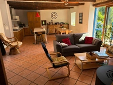 LOCMARIA-GRAND-CHAMP – Longère en pierre rénovée, lumineuse et pleine de charme vie de plain-pied