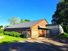 MAISON DE CARACTÈRE - 208 M² DONT VÉRANDA 45 M² - ACCESSIBLE PMR - GRANGE 180 M² AVEC FOSSE DE VISITE - TERRAIN 7000 M² - VANNES 20MIN, PLAGES 30MIN  Saint-Jean-Brévelay (56660) - À 20 minutes de Vann