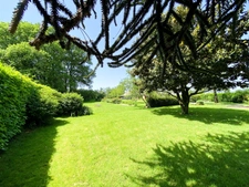 MAISON DE CARACTÈRE - 208 M² DONT VÉRANDA 45 M² - ACCESSIBLE PMR - GRANGE 180 M² AVEC FOSSE DE VISITE - TERRAIN 7000 M² - VANNES 20MIN, PLAGES 30MIN  Saint-Jean-Brévelay (56660) - À 20 minutes de Vann