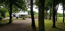 PROPRIETE RENOVEE CAMPAGNE CHIC AVEC PISCINE, DEPENDANCES ET PARC ARBORE CLOS   A BRECH (56)