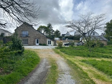 CHARMANTE LONGERE 200 m² BOURG DE GRAND-CHAMP (56)