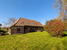 Rare find in Lessard-en-Bresse: Bresse-style farmhouse of 159 m2 with exceptional outbuilding and 8753 m2 of land