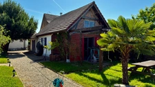 Exclusivité Capifrance – Maison individuelle de 101 m² et sa dépendance aménageable de 25 m² – Grand terrain clos de 1 980 m² avec sa piscine de 4x8m – Charette-Varennes (71270)