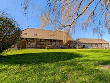 Rare find in Lessard-en-Bresse: Bresse-style farmhouse of 159 m2 with exceptional outbuilding and 8753 m2 of land