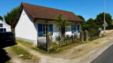 Exclusivité Capifrance – Maison individuelle de 101 m² et sa dépendance aménageable de 25 m² – Grand terrain clos de 1 980 m² avec sa piscine de 4x8m – Charette-Varennes (71270)