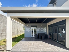 Une maison contemporaine avec vue mer, volumes généreux et cadre de vie privilégié à Sainte-Marie