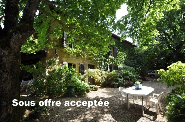 Maison de campagne dans parc arboré 3000 m². Moissieu sur Dolon 38270