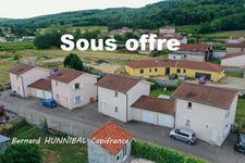 Ensemble immobilier de quatre maisons