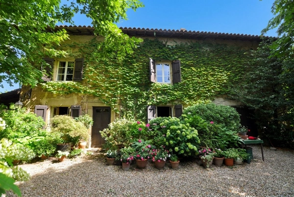 Maison de campagne dans parc arboré 3000 m². Moissieu sur Dolon 38270