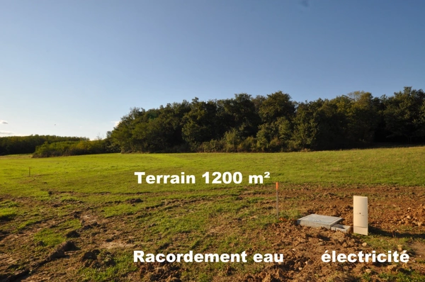 Terrain constructible PACT (38270) 1215 m²