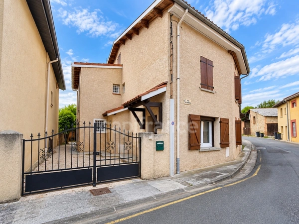 LE FAUGA – Maison de village de 103 m² avec jardin, cour intérieure et terrasse couverte