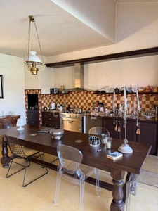 BAISSE DE PRIX – Demeure de charme avec appartement indépendant et piscine RIEUMES (31)