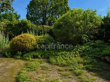 SAINT-HILAIRE – MAISON  AVEC 2 LOGEMENTS INDÉPENDANTS, JARDIN PISCINABLE ET CONSTRUCTIBLE, 2 GARAGES