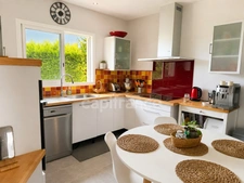 Maison de plain-pied 160 m² – 4 chambres, bureau, terrain arboré de 2 500 m²