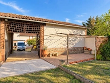 RIEUMES – maison T8 de 208 m², 200 m² de dépendances, combles aménageables de 90 m² et terrain de 1 500 m² – DPE C