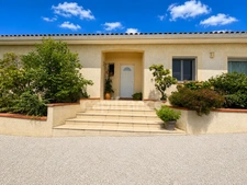 Maison de plain-pied 160 m² – 4 chambres, bureau, terrain arboré de 2 500 m²