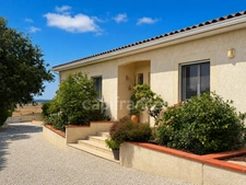 Maison de plain-pied 160 m² – 4 chambres, bureau, terrain arboré de 2 500 m²