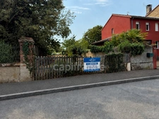 TERRAIN CONSTRUCTIBLE Viabilisé 350 m² – PLEIN CŒUR DE RIEUMES