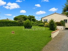 Maison de plain-pied 160 m² – 4 chambres, bureau, terrain arboré de 2 500 m²