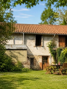 L'Isle En Dodon – Maison de village mitoyenne à rénover avec 700 m² de terrain, toiture neuve et fort potentiel