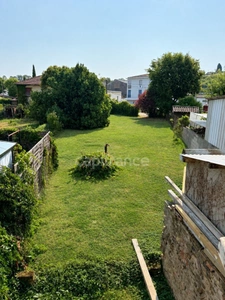 L'Isle En Dodon – Maison de village mitoyenne à rénover avec 700 m² de terrain, toiture neuve et fort potentiel