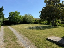 SAINT-HILAIRE – MAISON  AVEC 2 LOGEMENTS INDÉPENDANTS, JARDIN PISCINABLE ET CONSTRUCTIBLE, 2 GARAGES