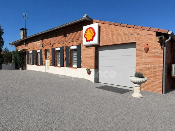 Propriété d'exception – 2 logements, piscine, hangars, idéal activité professionnelle