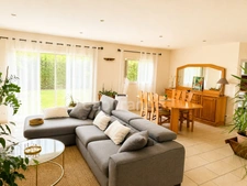 Maison de plain-pied 160 m² – 4 chambres, bureau, terrain arboré de 2 500 m²