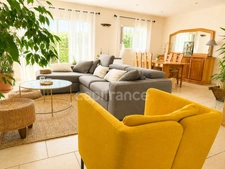 Maison de plain-pied 160 m² – 4 chambres, bureau, terrain arboré de 2 500 m²