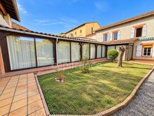 RIEUMES – maison T8 de 208 m², 200 m² de dépendances, combles aménageables de 90 m² et terrain de 1 500 m² – DPE C