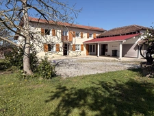 Prix à la baisse pour cette belle maison avec dépendances et vaste terrain pourrait bien être votre prochain coup de cœur !!