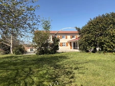 Prix à la baisse pour cette belle maison avec dépendances et vaste terrain pourrait bien être votre prochain coup de cœur !!