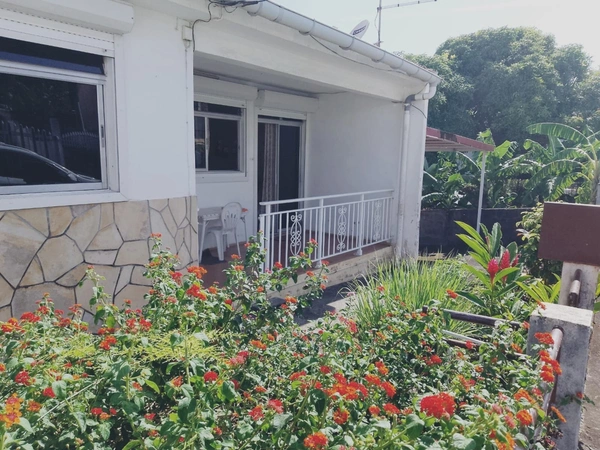Jolie Maison F4 avec jardin, vue mer sur la commune de Trois rivières.