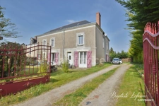 Maison de caractère avec grand jardin et dépendances - 190 m² à BAUGÉ EN ANJOU