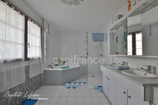 Maison familiale 8 pièces à JARZÉ - 170 m² - Terrain 4330 m²