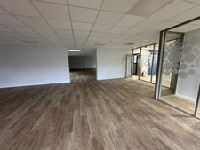 bureaux à louer RILLIEUX LA PAPE (69) plateau de bureaux de 344m2 au 1er étage avec parking inclu