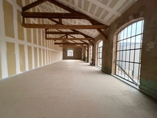 Magnifique plateau à vendre sur CHAPONOST (69), local d'activité atypique d'une surface de 192 m² au sein de la zone artisanale du FORUM DES AQUEDUCS