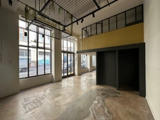 Local/bureau à louer LYON 4EME (69) local commercial type show room ou bureaux de  65 m2 environ + 28M2 en mezzanine.