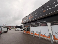 Local commercial à louer à MESSIMY (69), d'une surface totale de 390 m² environ, idéalement situé sur la route entre Messimy et Thurins